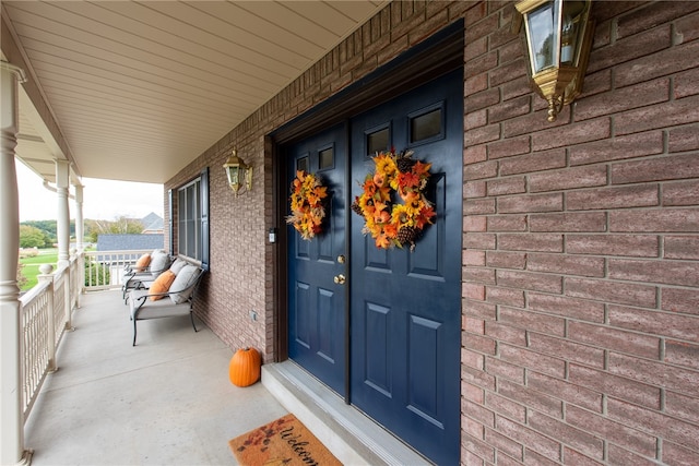 entrance to property featuring covered porch