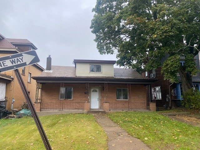 view of front of house with a front lawn and covered porch