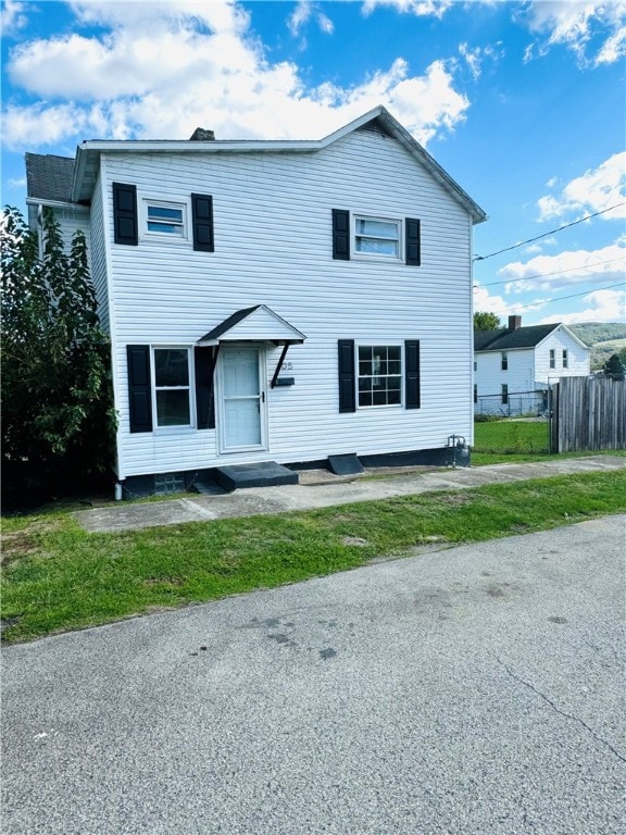 view of front of house with a front yard