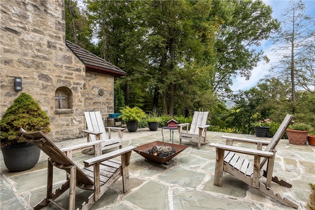 view of patio featuring an outdoor fire pit