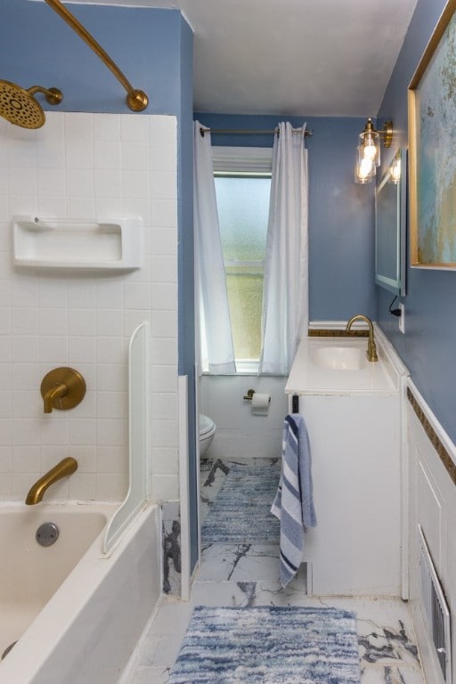 full bathroom with shower / bath combo with shower curtain, vanity, and toilet