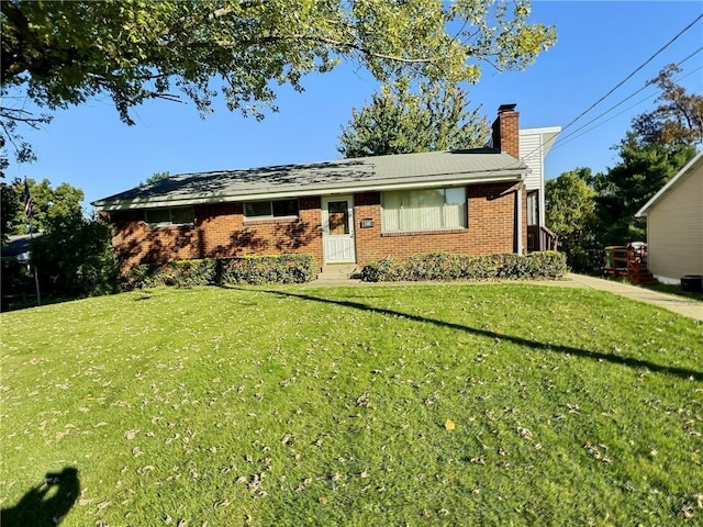 single story home featuring a front yard