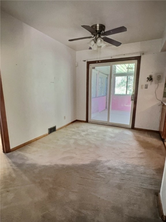 unfurnished room featuring ceiling fan and carpet