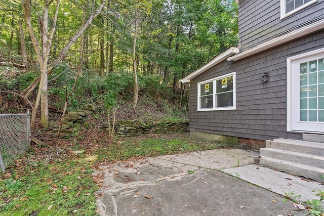 view of yard featuring a patio area