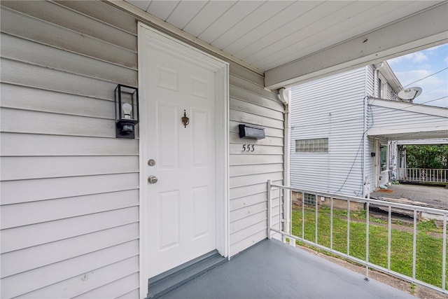 property entrance featuring covered porch