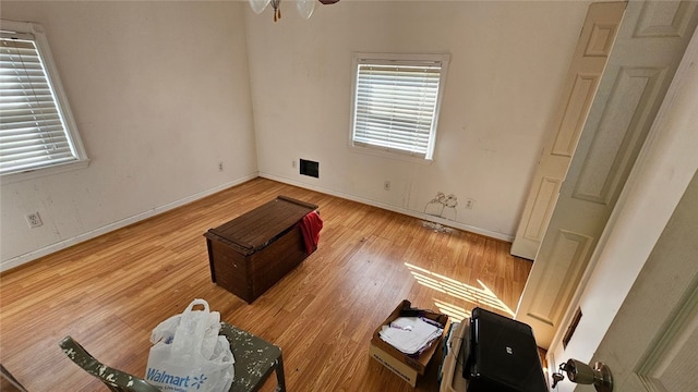 unfurnished room featuring light wood-type flooring and ceiling fan