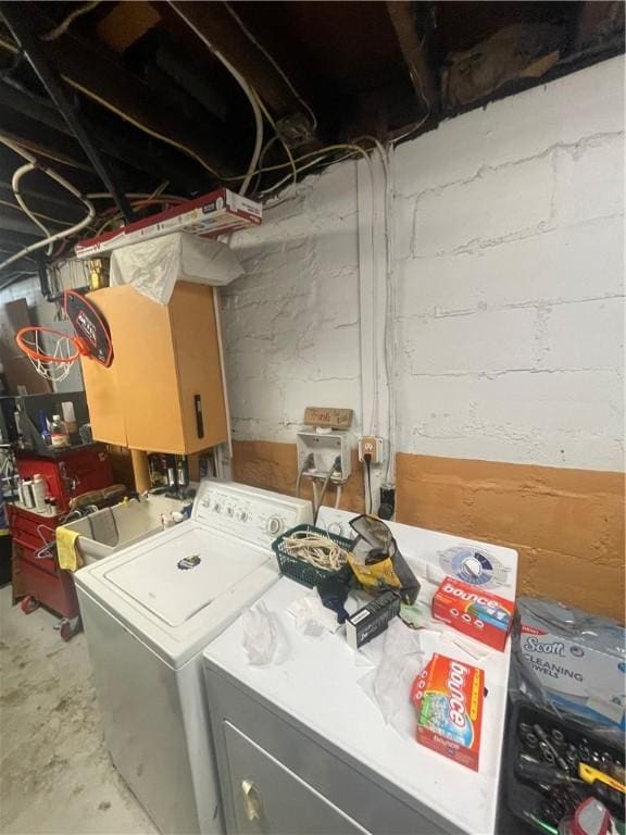 washroom featuring washing machine and clothes dryer and laundry area