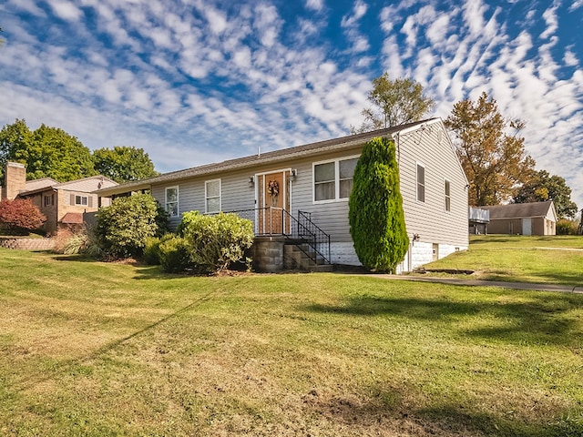 single story home featuring a front lawn