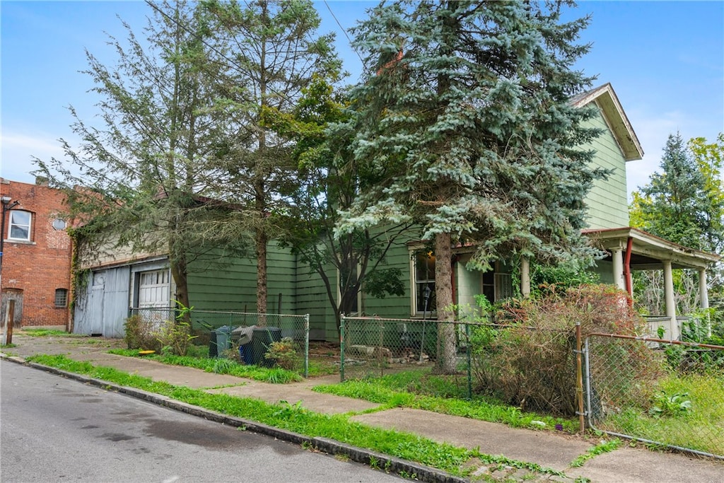 view of front of house featuring a garage