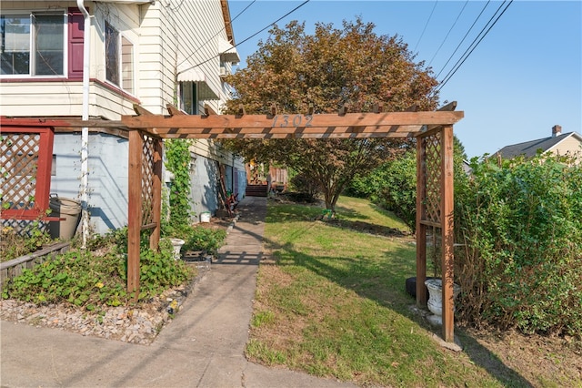 view of yard featuring a pergola