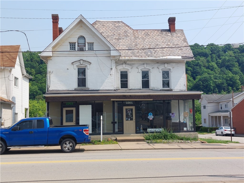 view of front facade with covered porch