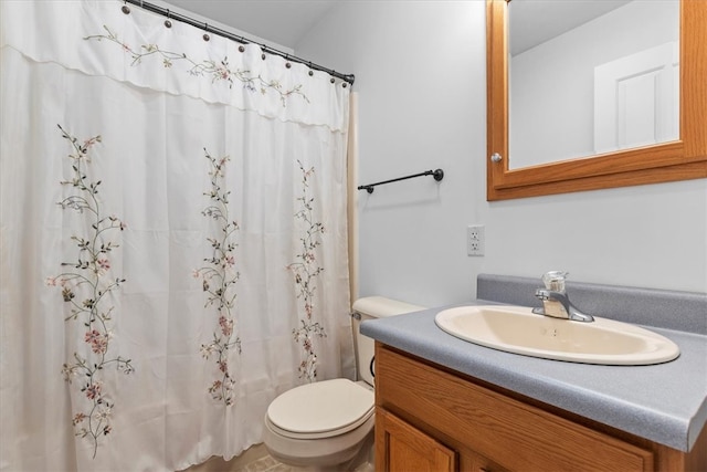 bathroom featuring a shower with shower curtain, vanity, and toilet