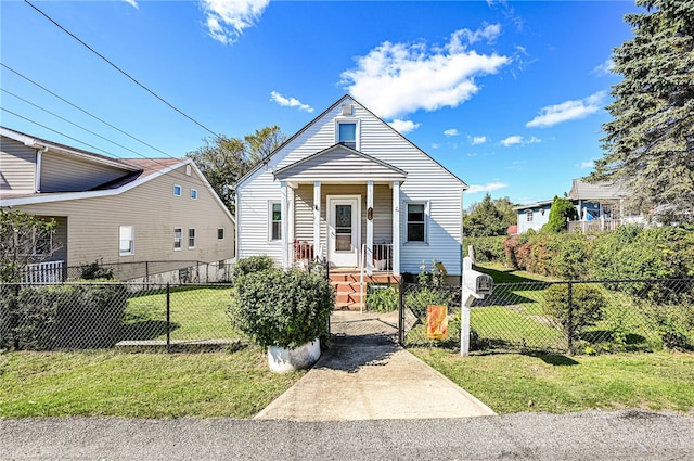 bungalow-style house featuring a front lawn