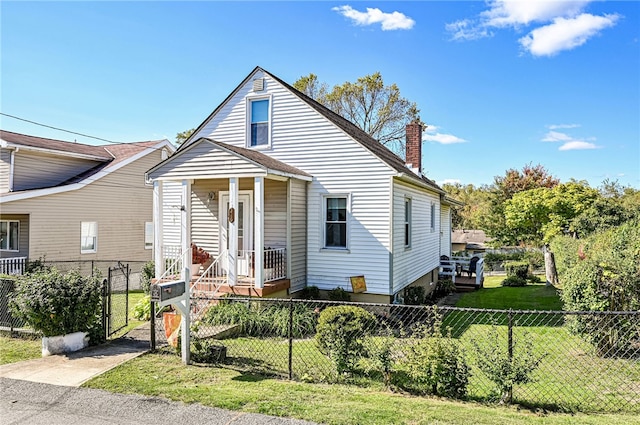 bungalow-style house featuring a front lawn