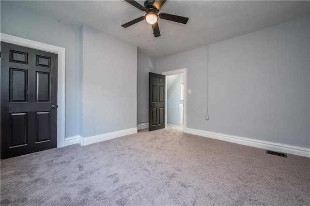 carpeted empty room featuring ceiling fan