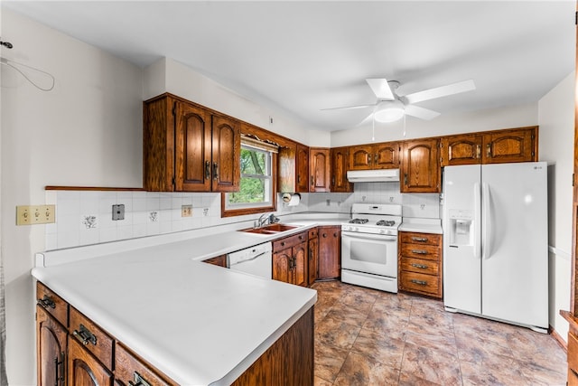 kitchen with tasteful backsplash, white appliances, sink, and ceiling fan