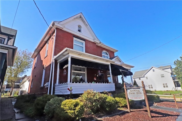 view of front of property featuring a porch