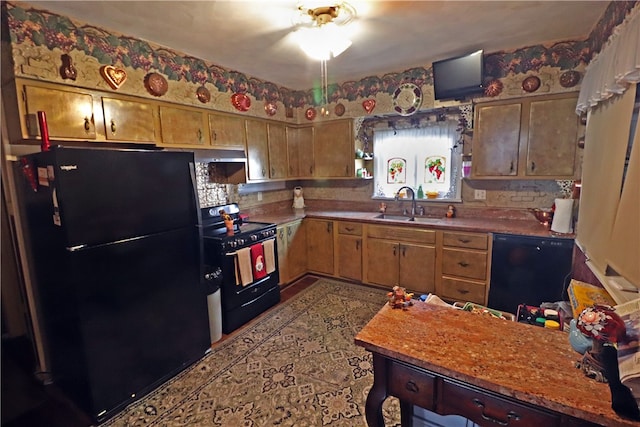 kitchen with backsplash, black appliances, sink, and ceiling fan