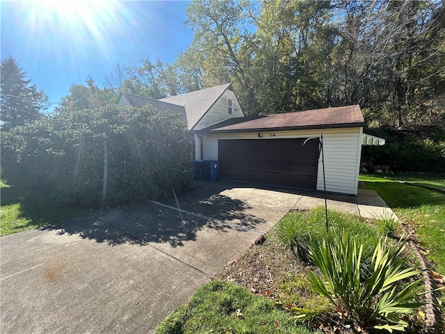 view of front facade with a garage