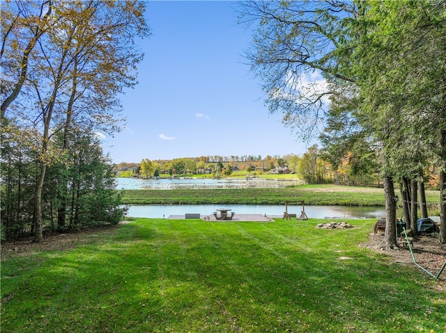 view of yard featuring a water view