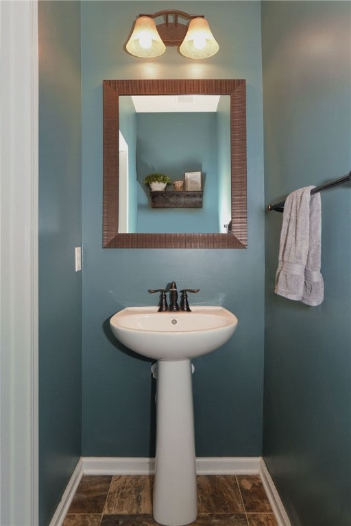 bathroom featuring sink