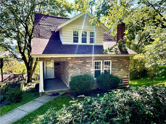 view of front of house with a front lawn