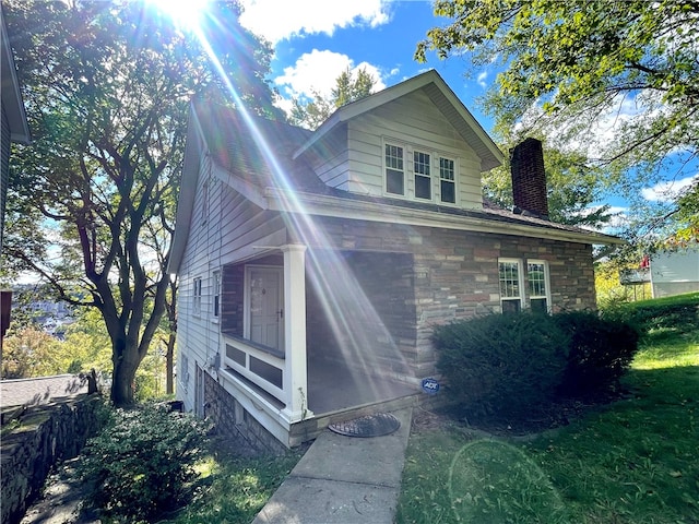 view of front of house with a front lawn