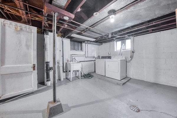 basement featuring washer and clothes dryer