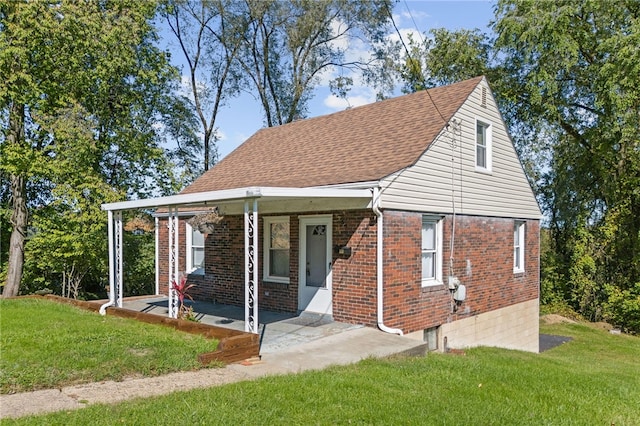 view of front of house featuring a front yard and covered porch