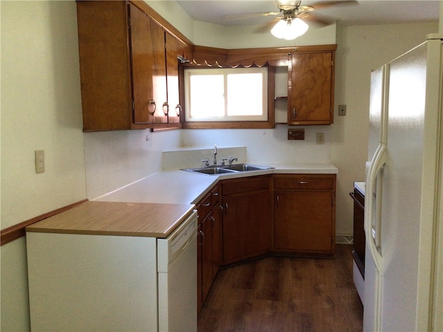 kitchen with white appliances, sink, dark hardwood / wood-style flooring, and ceiling fan