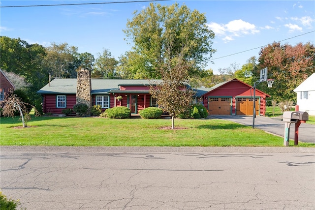 view of front of property featuring a front lawn and a garage