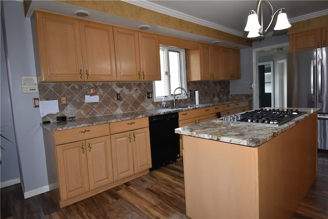 kitchen featuring appliances with stainless steel finishes, a kitchen island, crown molding, and sink