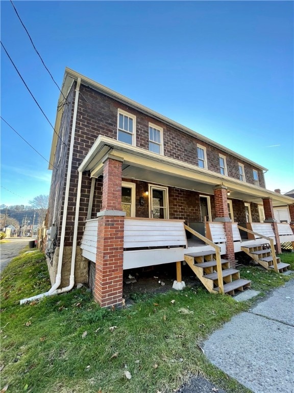 view of front of property featuring a porch