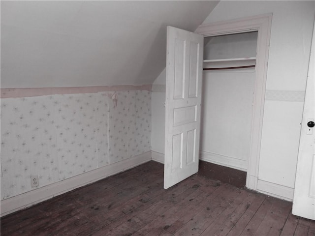 571 2nd St, Pitcairn, PA 15140 - bonus room with wood-type flooring and lofted ceiling