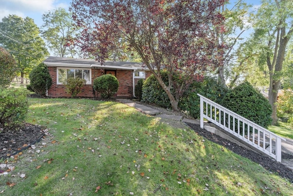 view of front of house with a front yard