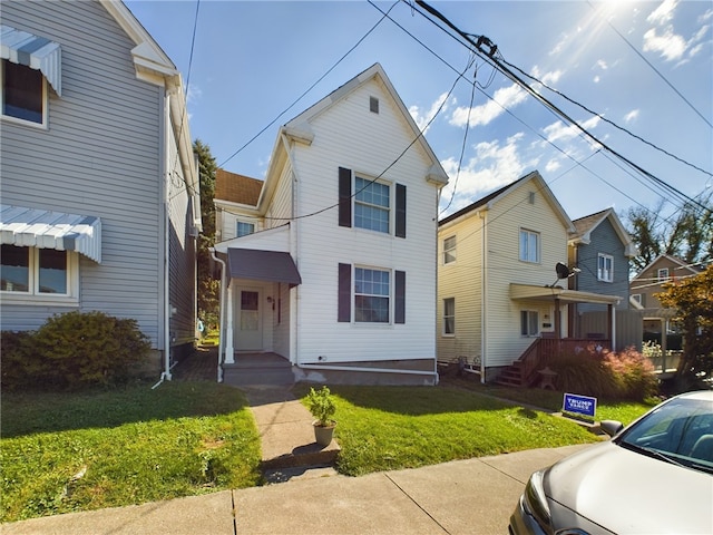 view of front of home featuring a front yard