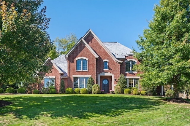 view of front facade featuring a front lawn and brick siding