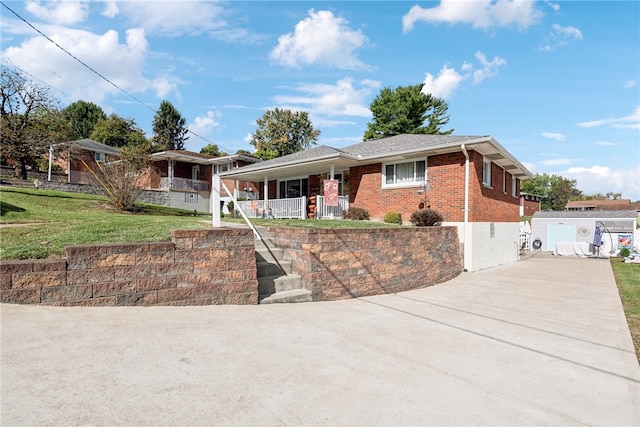 view of front of house with a porch and a front yard