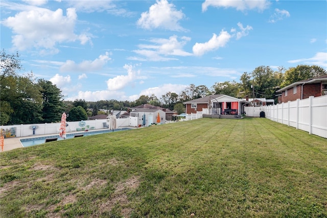 view of yard featuring a fenced in pool