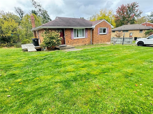 view of front of home featuring a front yard