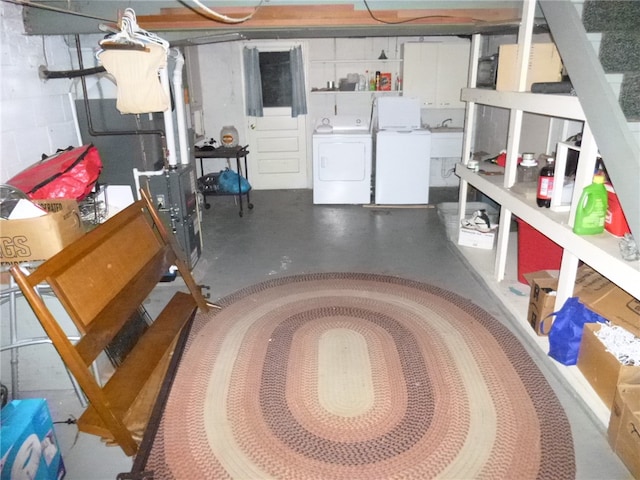 basement featuring washer and clothes dryer