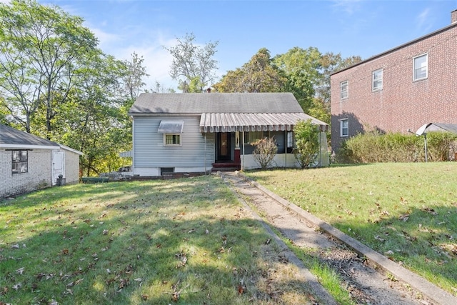 view of front of home featuring a front yard