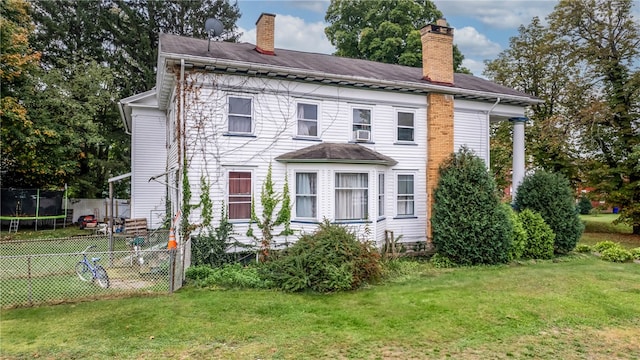 view of front facade with a front yard