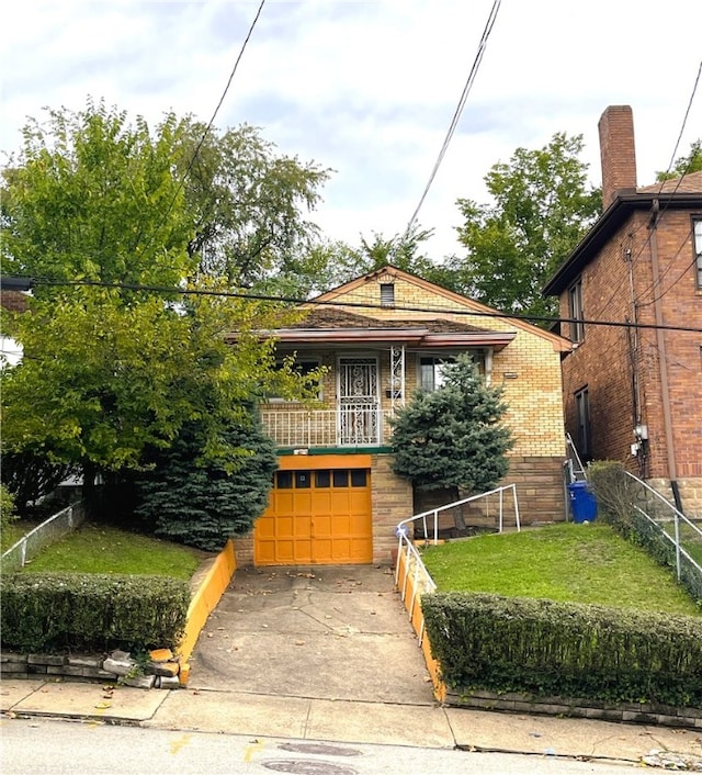 view of front facade featuring a garage