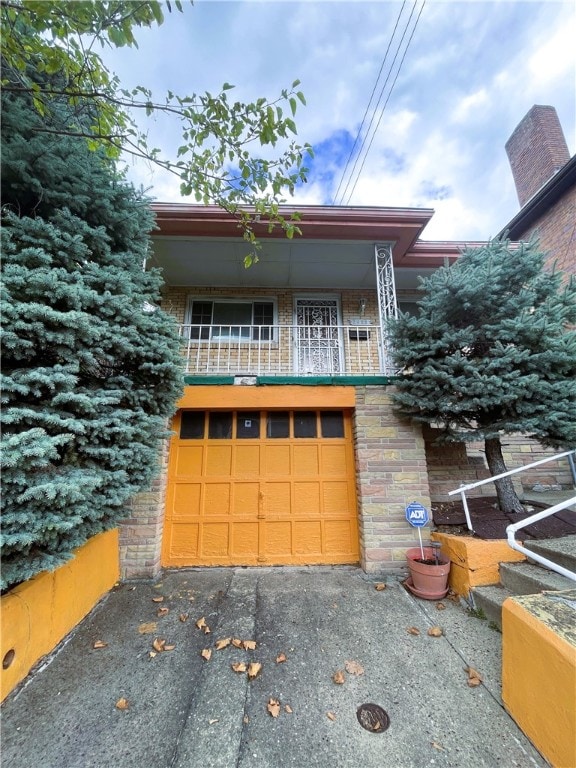 view of front of house featuring a balcony and a garage