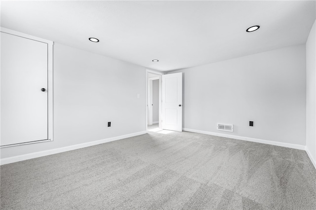 unfurnished room featuring carpet