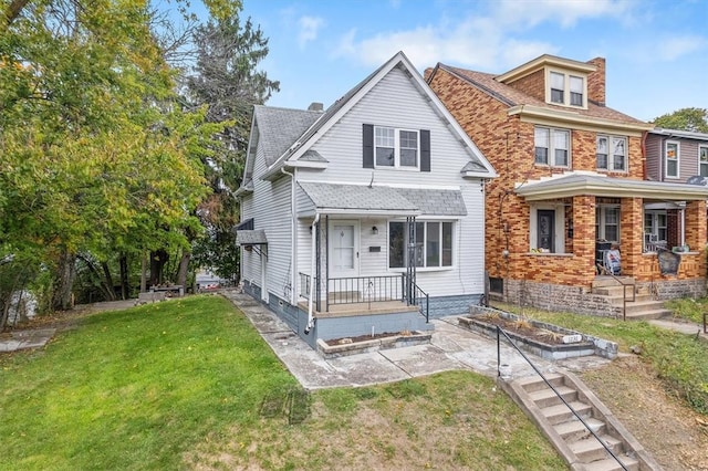 view of front of house featuring a front lawn