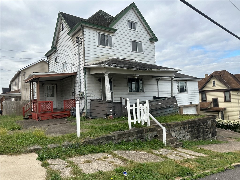 view of front of house with a porch