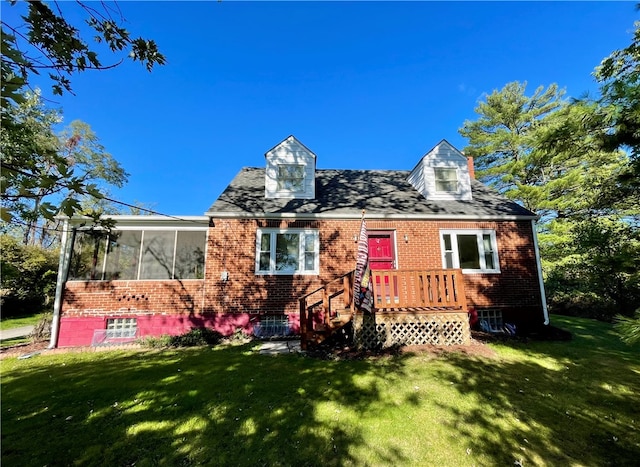 view of front of house with a front lawn