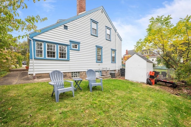 back of house featuring a yard